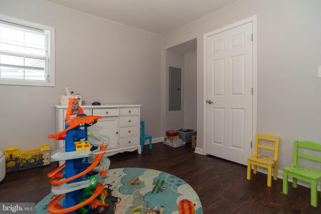 70 HUCKLEBERRY LN, Levittown, PA 19055