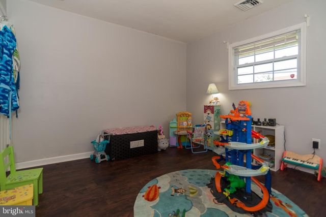 70 HUCKLEBERRY LN, Levittown, PA 19055