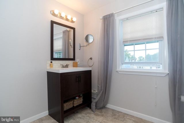 70 HUCKLEBERRY LN, Levittown, PA 19055