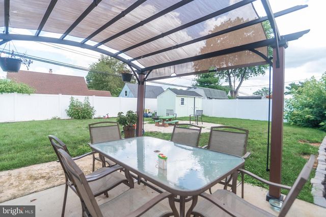 70 HUCKLEBERRY LN, Levittown, PA 19055