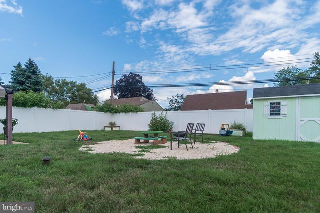 70 HUCKLEBERRY LN, Levittown, PA 19055