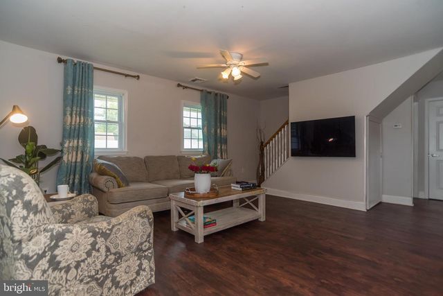 70 HUCKLEBERRY LN, Levittown, PA 19055