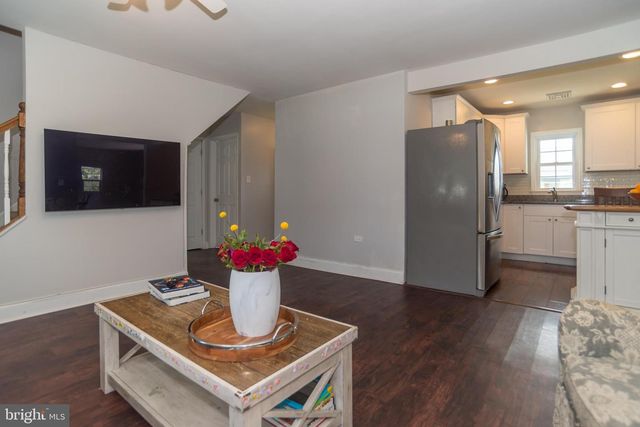 70 HUCKLEBERRY LN, Levittown, PA 19055