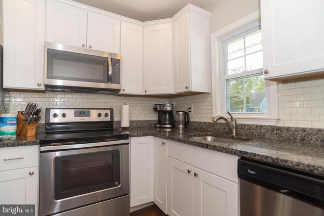 70 HUCKLEBERRY LN, Levittown, PA 19055