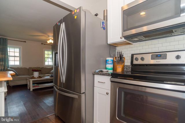 70 HUCKLEBERRY LN, Levittown, PA 19055