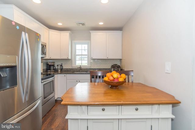 70 HUCKLEBERRY LN, Levittown, PA 19055