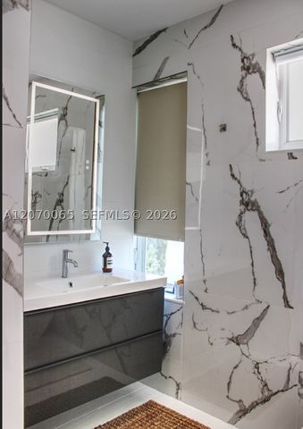 4710 Pine Tree Dr 49, Miami Beach, FL 33140