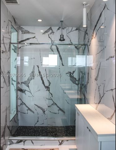 4710 Pine Tree Dr 49, Miami Beach, FL 33140