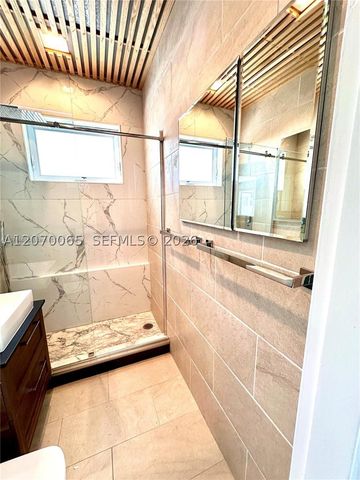 4710 Pine Tree Dr 49, Miami Beach, FL 33140