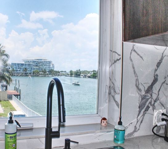 4710 Pine Tree Dr 49, Miami Beach, FL 33140
