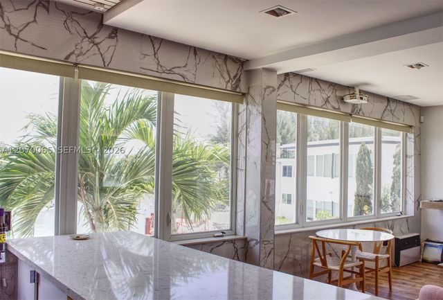 4710 Pine Tree Dr 49, Miami Beach, FL 33140