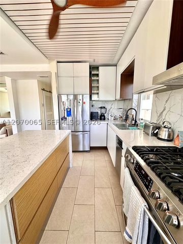 4710 Pine Tree Dr 49, Miami Beach, FL 33140
