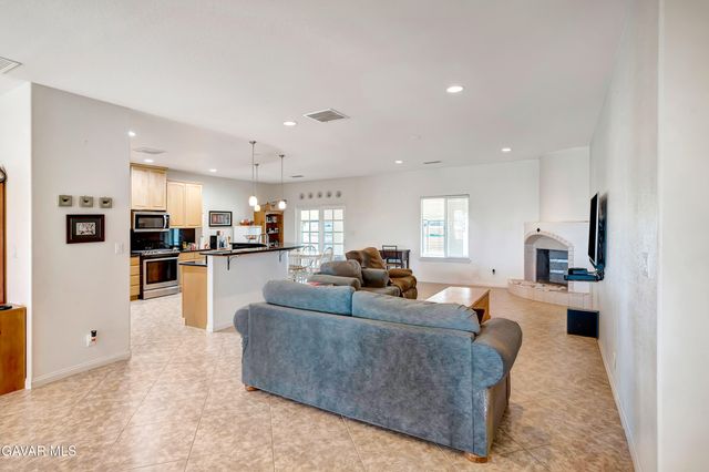 7306 W Avenue A 8, Lancaster, CA 93536