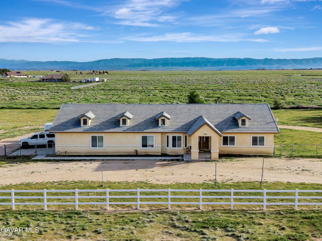 7306 W Avenue A 8, Lancaster, CA 93536