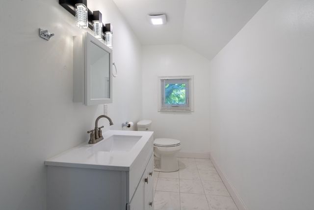 10 Walnut St, Ware, MA 01082