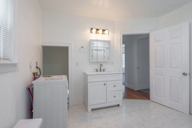 10 Walnut St, Ware, MA 01082