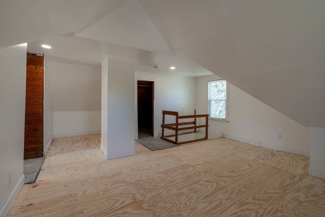 10 Walnut St, Ware, MA 01082