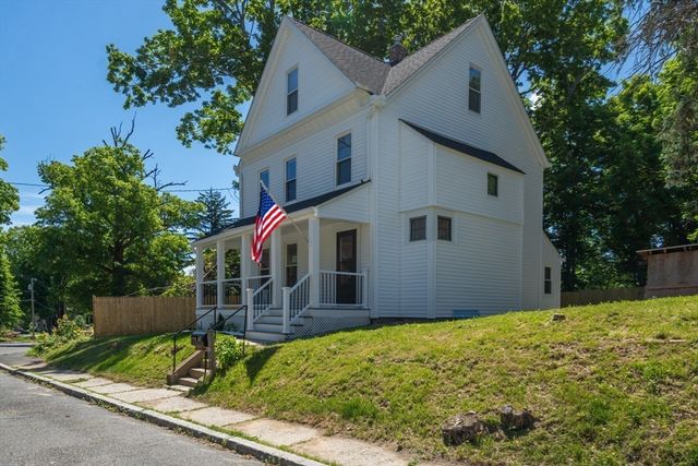 10 Walnut St, Ware, MA 01082
