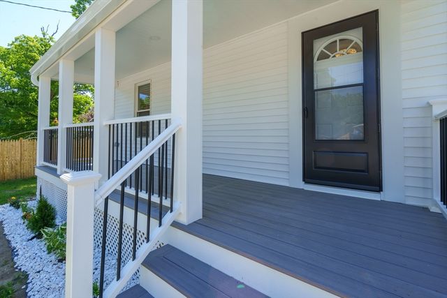 10 Walnut St, Ware, MA 01082