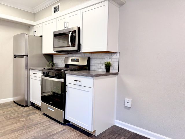 218 W 15th Street F, Houston, TX 77008