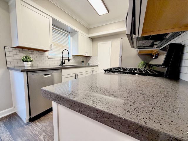 218 W 15th Street F, Houston, TX 77008