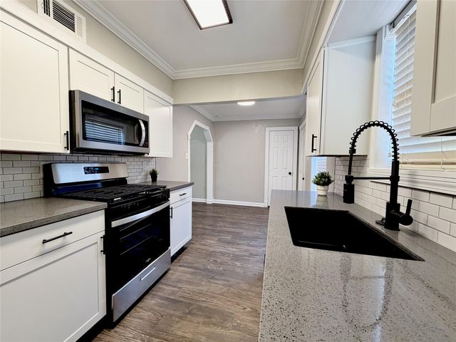 218 W 15th Street F, Houston, TX 77008