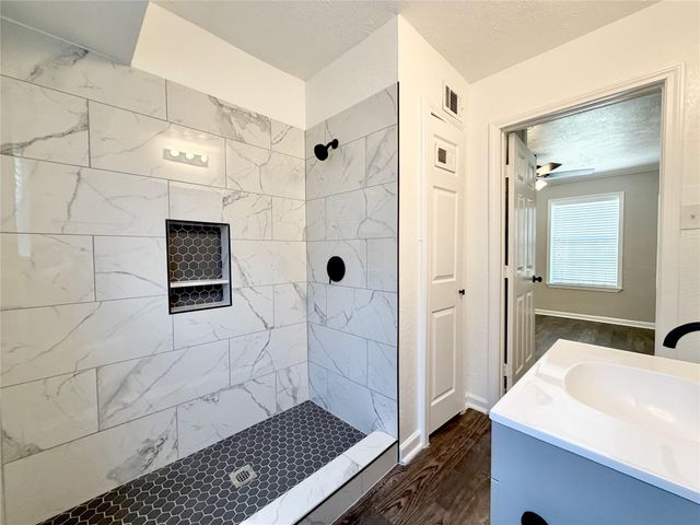 218 W 15th Street F, Houston, TX 77008