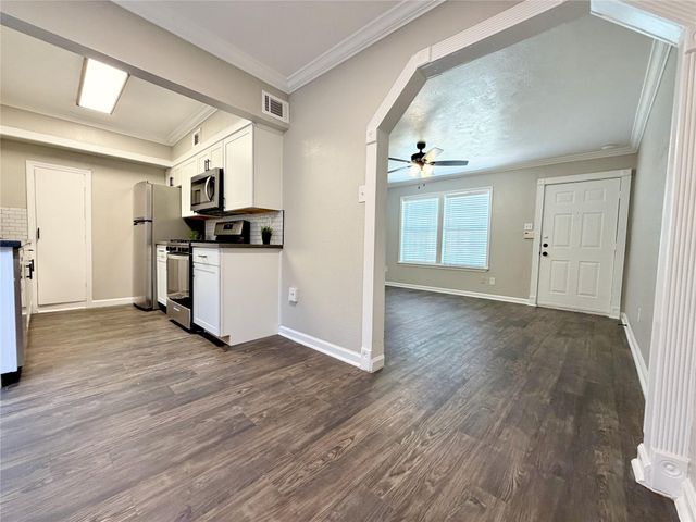 218 W 15th Street F, Houston, TX 77008