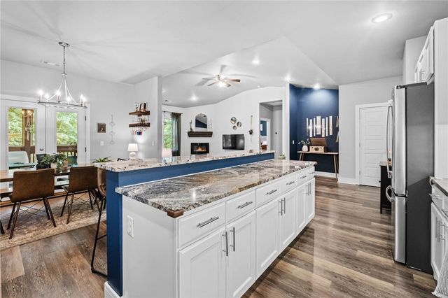 68 Elizabeth Drive, Bella Vista, AR 72715