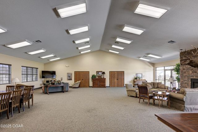 1448 Quail Place Place, Carthage, MO 64836