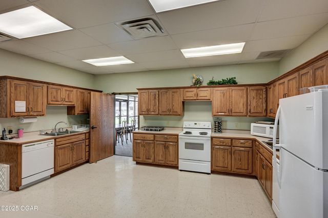 1448 Quail Place Place, Carthage, MO 64836