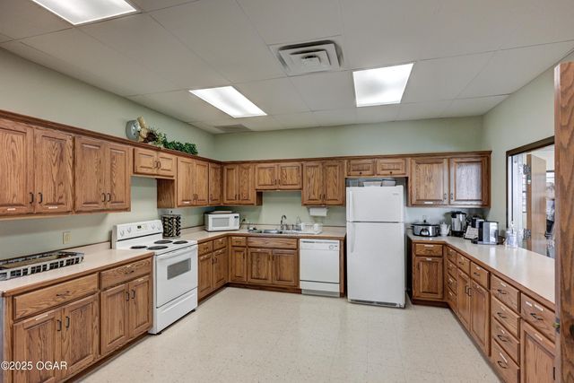 1448 Quail Place Place, Carthage, MO 64836