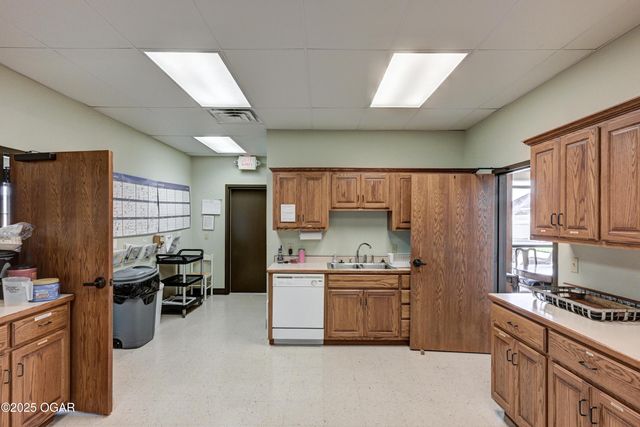 1448 Quail Place Place, Carthage, MO 64836