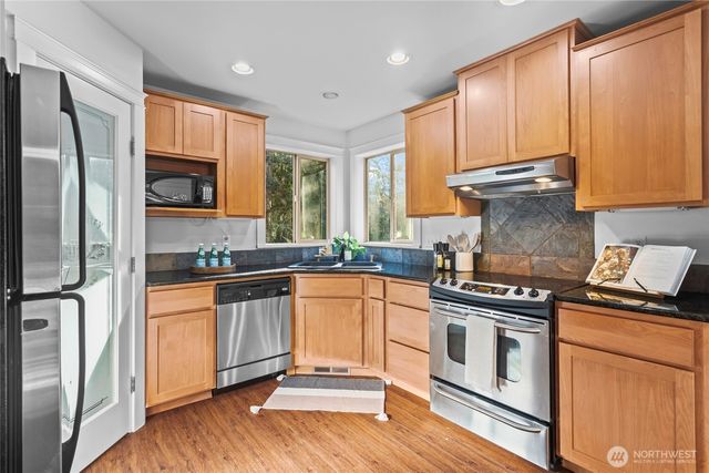 2141 107th Lane SE, Olympia, WA 98501