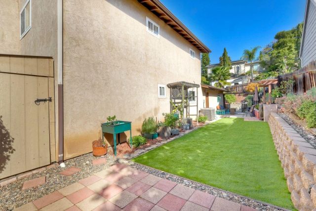 8653 Willow Ter, Santee, CA 92071