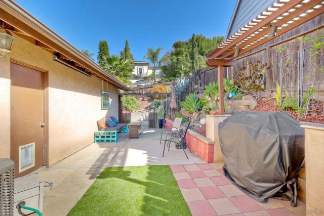 8653 Willow Ter, Santee, CA 92071