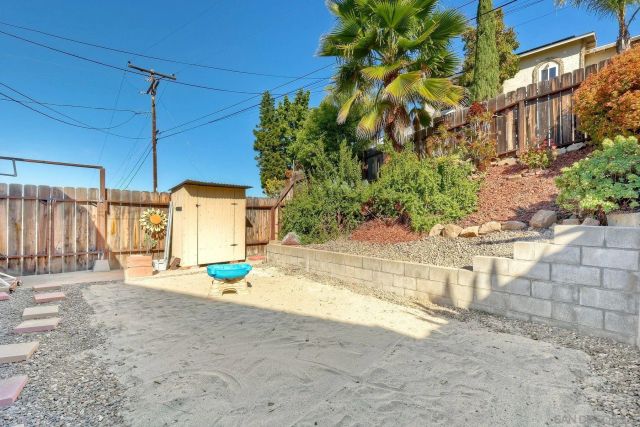 8653 Willow Ter, Santee, CA 92071