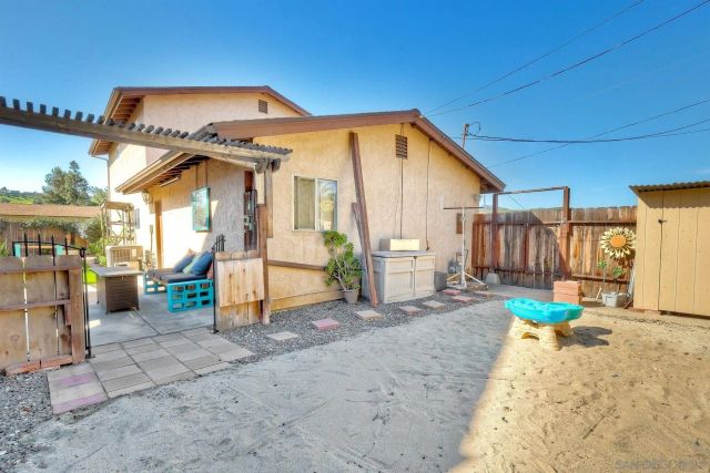 8653 Willow Ter, Santee, CA 92071