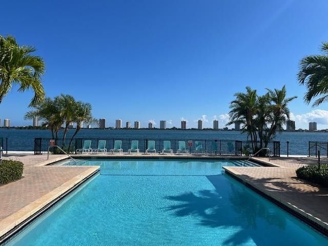 1140 Lake Shore Drive 206, Lake Park, FL 33403