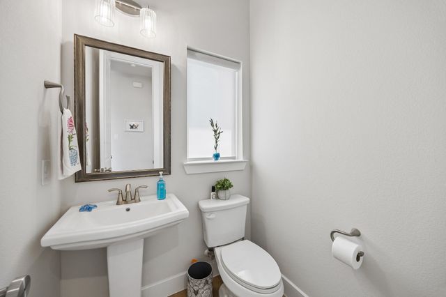 1404 Buttercup Avenue, Aubrey, TX 76227