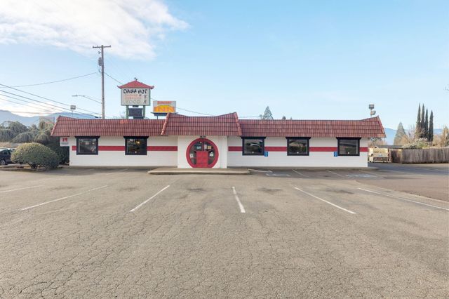 1434 NW 6TH Street, Grants Pass, OR 97526