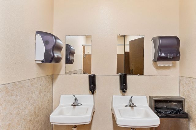 1434 NW 6TH Street, Grants Pass, OR 97526