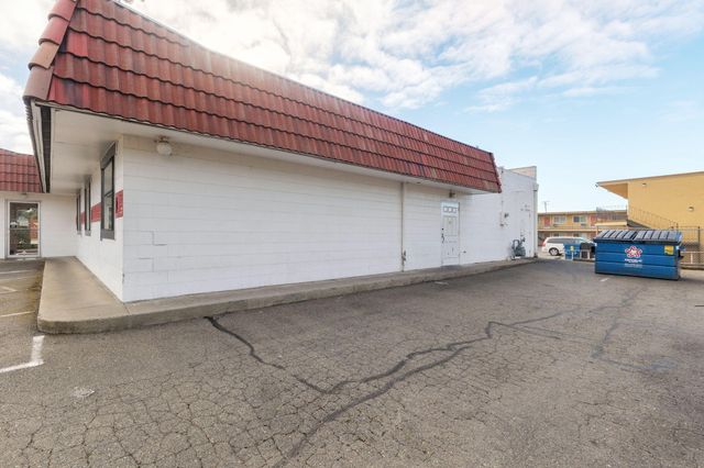 1434 NW 6TH Street, Grants Pass, OR 97526