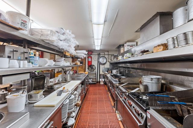 1434 NW 6TH Street, Grants Pass, OR 97526