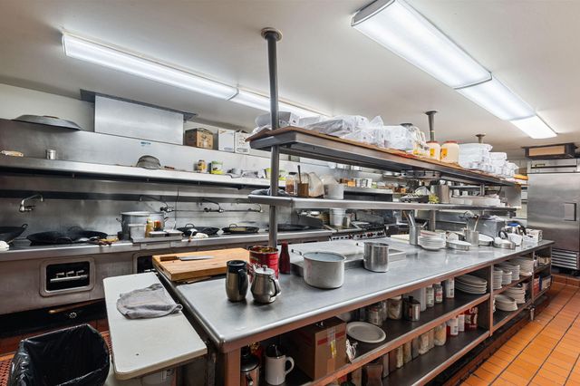 1434 NW 6TH Street, Grants Pass, OR 97526