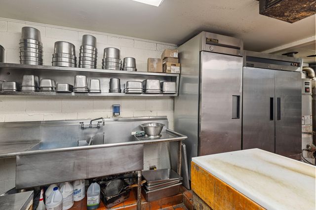 1434 NW 6TH Street, Grants Pass, OR 97526