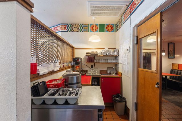 1434 NW 6TH Street, Grants Pass, OR 97526