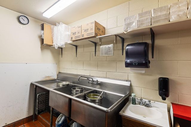 1434 NW 6TH Street, Grants Pass, OR 97526