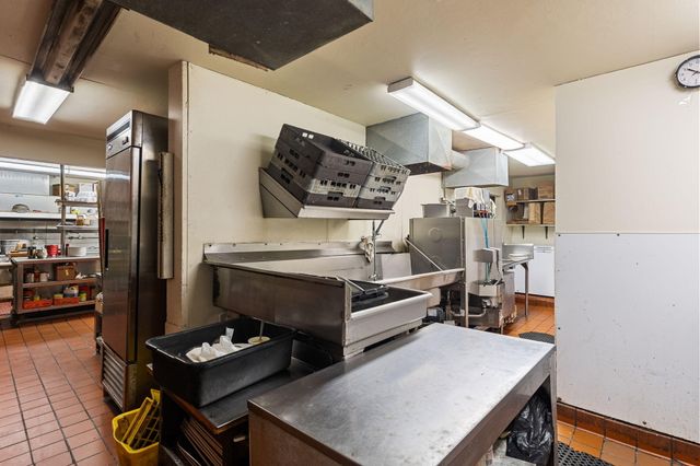 1434 NW 6TH Street, Grants Pass, OR 97526