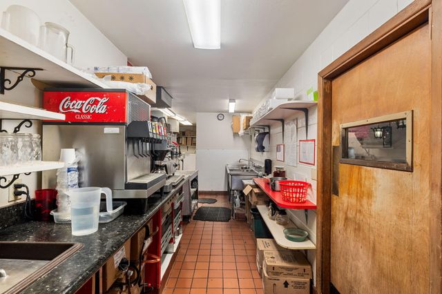 1434 NW 6TH Street, Grants Pass, OR 97526